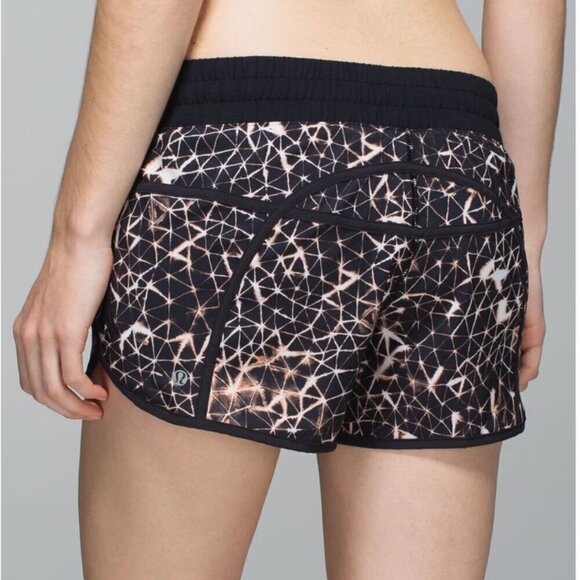 Lululemon Tracker Short III *4-way Stretch Star Crushed Multi / Black - Picture 6 of 6